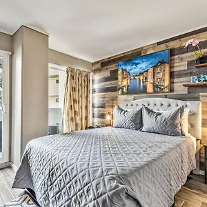  Apartment Picturesque With Private Balcony In Waikiki! United States