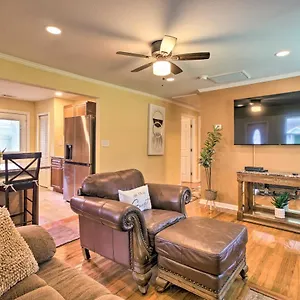 Updated Hideaway With Luxury Backyard! Savannah