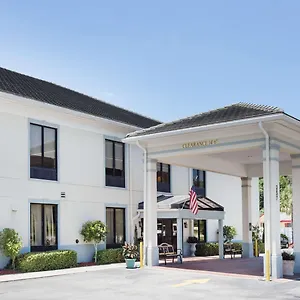 Hotel Baymont By Wyndham Savannah/garden, Port Wentworth