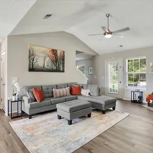 Modern And Comfortable For Your Next Stay! Savannah