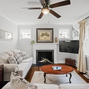  Holiday home Private House + Yard Location To Rva United States