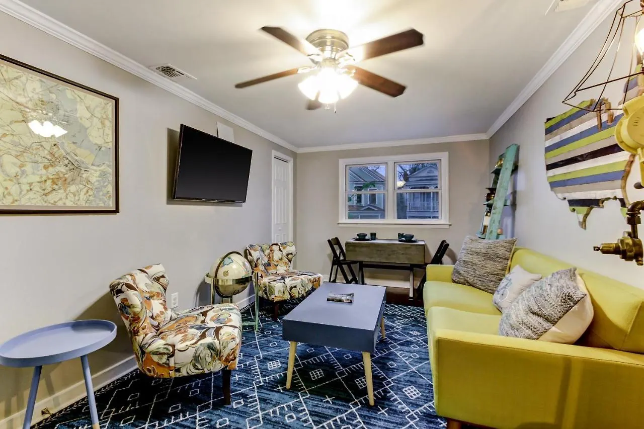 Vibrant, Colorful Condo Building With Backyard Firepit And Games Σαβάνα 0*,  Ηνωμένες Πολιτείες της Αμερικής
