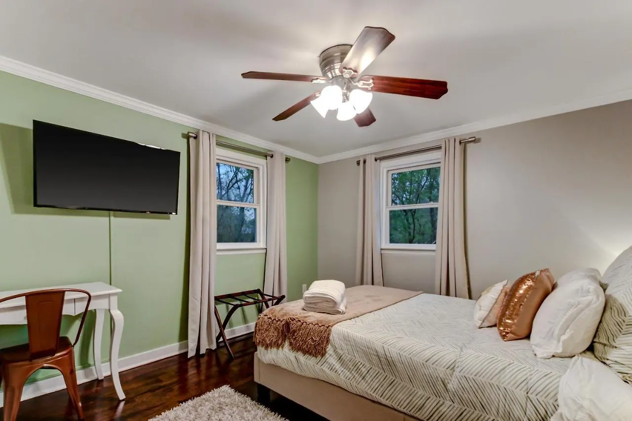 Διαμέρισμα Vibrant, Colorful Condo Building With Backyard Firepit And Games Σαβάνα Ηνωμένες Πολιτείες της Αμερικής