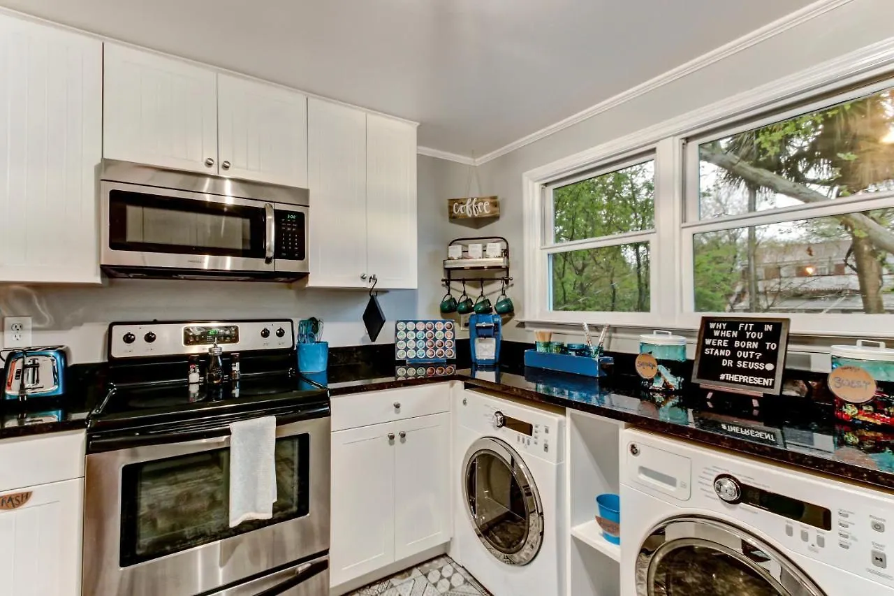 Διαμέρισμα Vibrant, Colorful Condo Building With Backyard Firepit And Games Σαβάνα