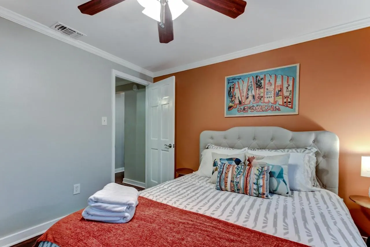 Vibrant, Colorful Condo Building With Backyard Firepit And Games Σαβάνα Ηνωμένες Πολιτείες της Αμερικής
