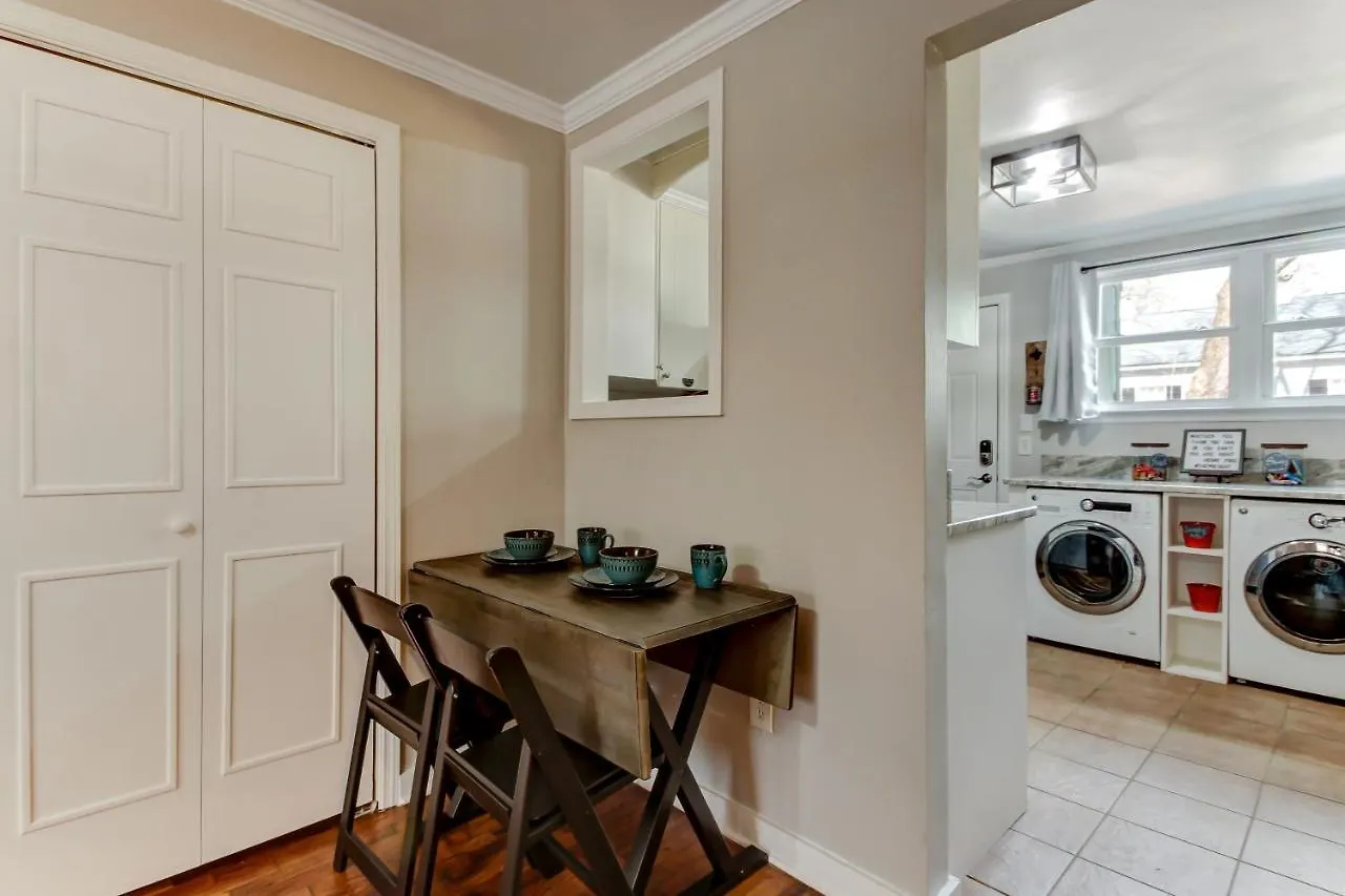 Vibrant, Colorful Condo Building With Backyard Firepit And Games Σαβάνα 0*,  Ηνωμένες Πολιτείες της Αμερικής