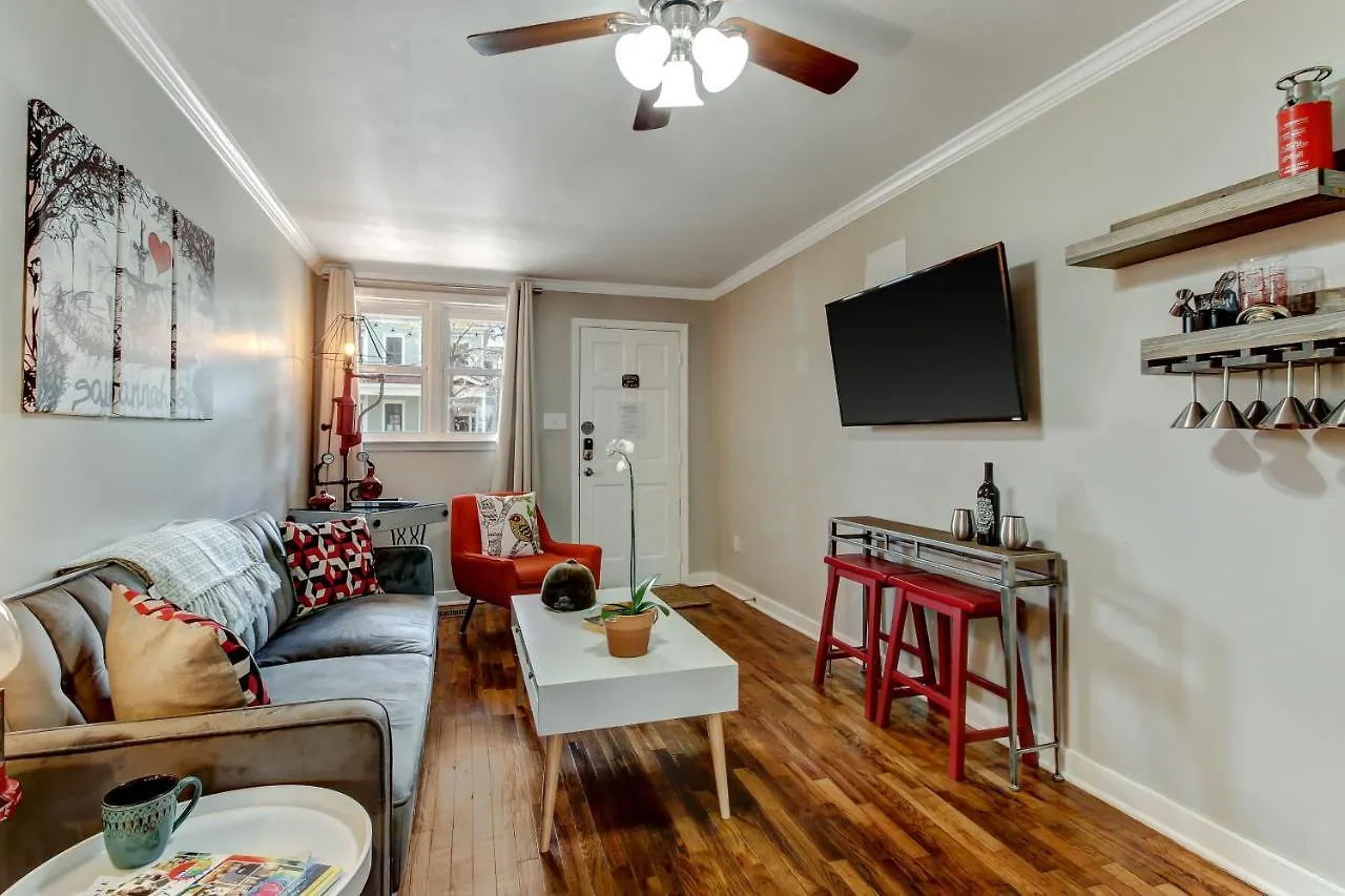 Διαμέρισμα Vibrant, Colorful Condo Building With Backyard Firepit And Games Σαβάνα Ηνωμένες Πολιτείες της Αμερικής