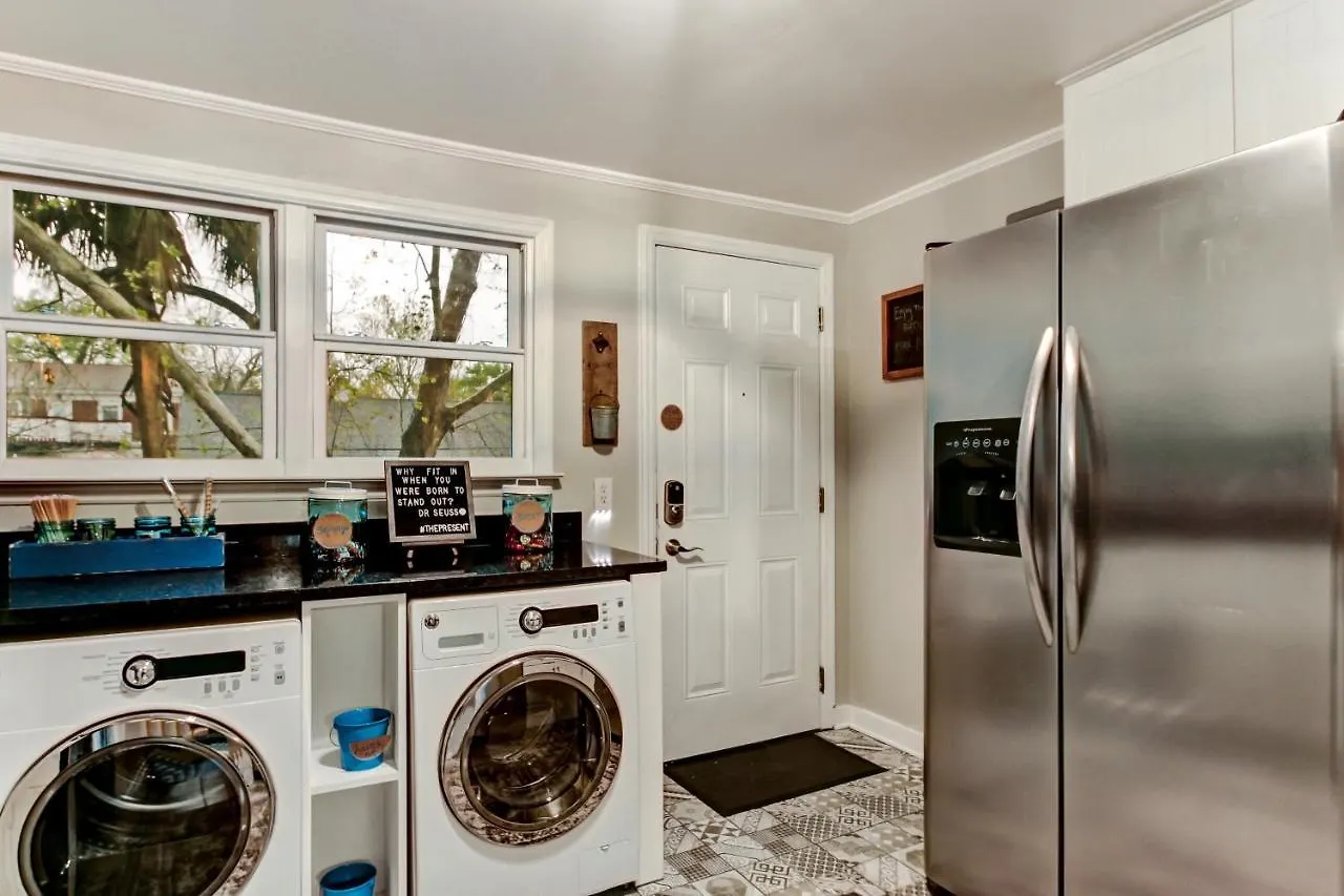 Διαμέρισμα Vibrant, Colorful Condo Building With Backyard Firepit And Games Σαβάνα