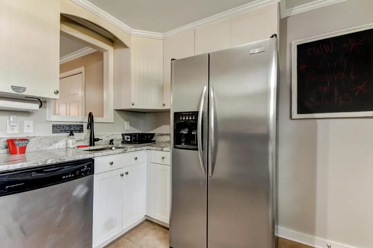 Vibrant, Colorful Condo Building With Backyard Firepit And Games Σαβάνα Ηνωμένες Πολιτείες της Αμερικής