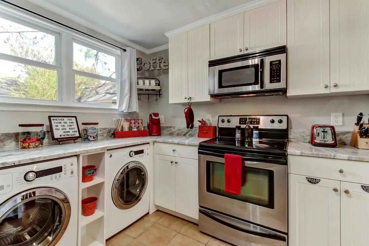 Vibrant, Colorful Condo Building With Backyard Firepit And Games Σαβάνα 0*,  Ηνωμένες Πολιτείες της Αμερικής