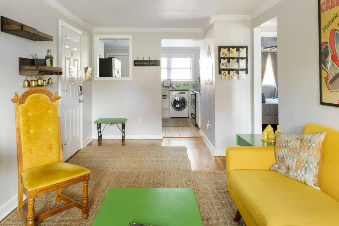 Vibrant, Colorful Condo Building With Backyard Firepit And Games Σαβάνα Ηνωμένες Πολιτείες της Αμερικής