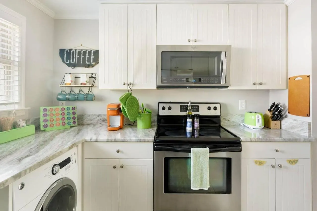 Vibrant, Colorful Condo Building With Backyard Firepit And Games Σαβάνα Ηνωμένες Πολιτείες της Αμερικής