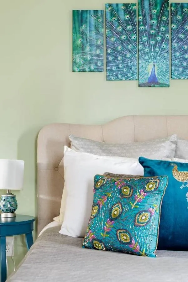Διαμέρισμα Vibrant, Colorful Condo Building With Backyard Firepit And Games Σαβάνα Ηνωμένες Πολιτείες της Αμερικής